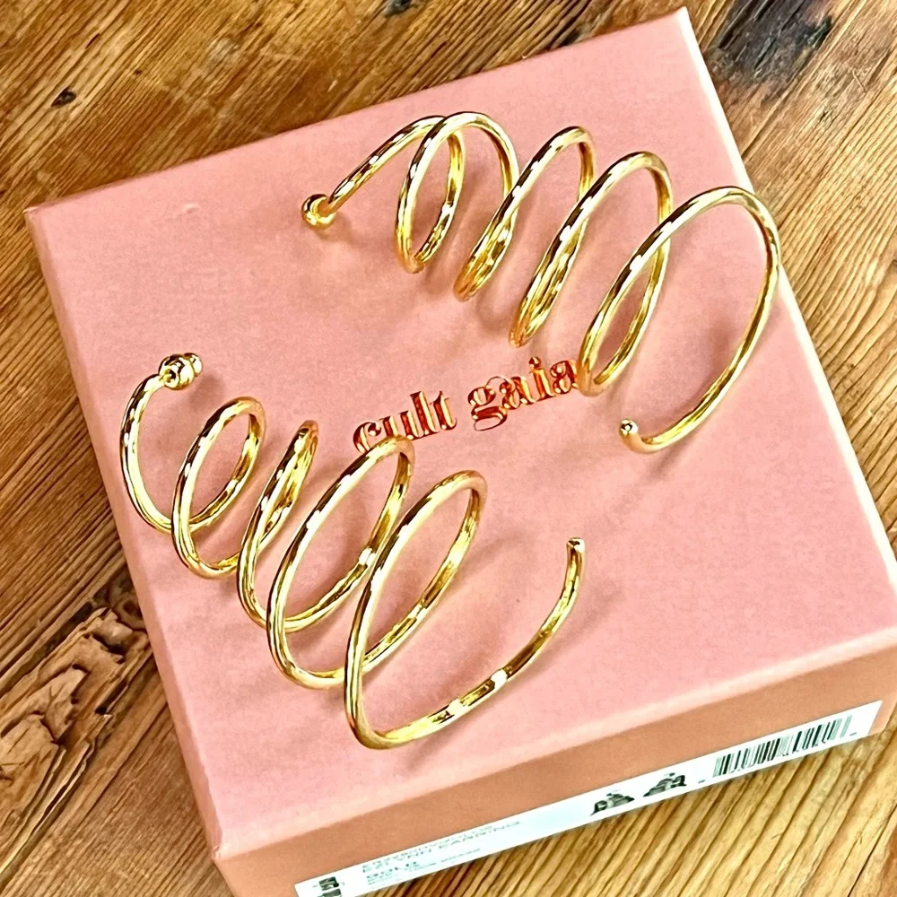 ๐บ๐HP๐๐บ NWT Cult Gaia Ezlynn Gold Serpentine Earrings - Picture 3 of 16